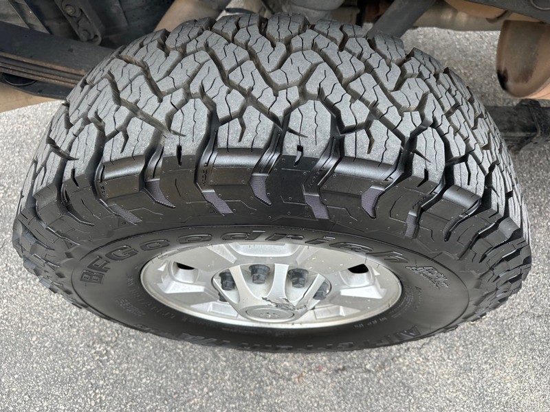 GMC SIERRA Vehicle Full-screen Gallery Image 12