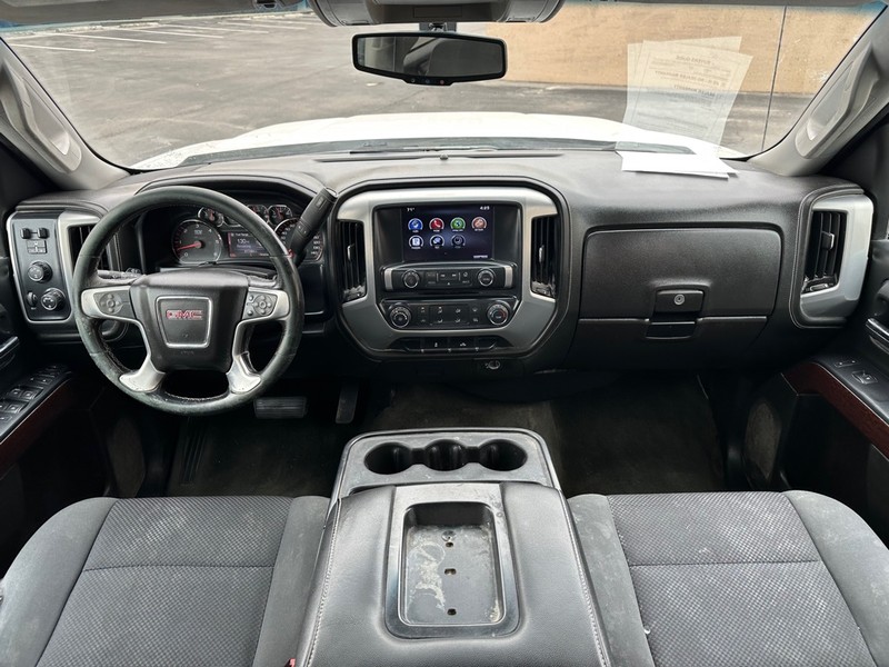 GMC SIERRA Vehicle Full-screen Gallery Image 15