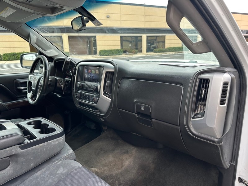 GMC SIERRA Vehicle Full-screen Gallery Image 17