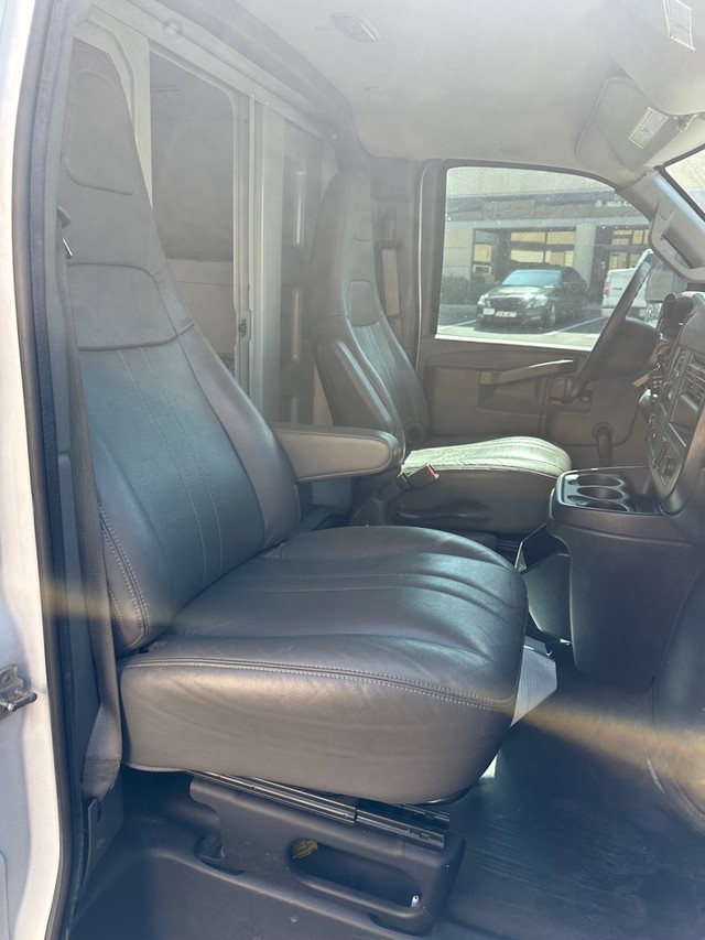 Chevrolet Express Commercial Cutaway Vehicle Full-screen Gallery Image 10