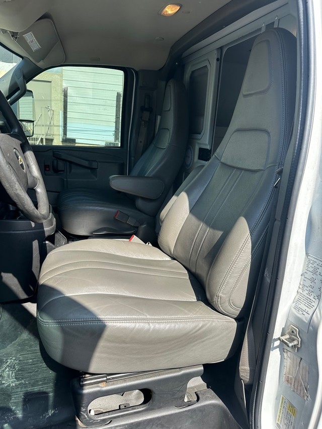 Chevrolet Express Commercial Cutaway Vehicle Full-screen Gallery Image 12