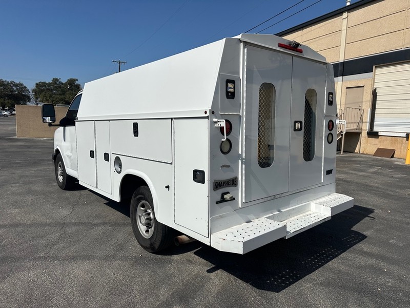 Chevrolet Express Commercial Cutaway Vehicle Full-screen Gallery Image 03