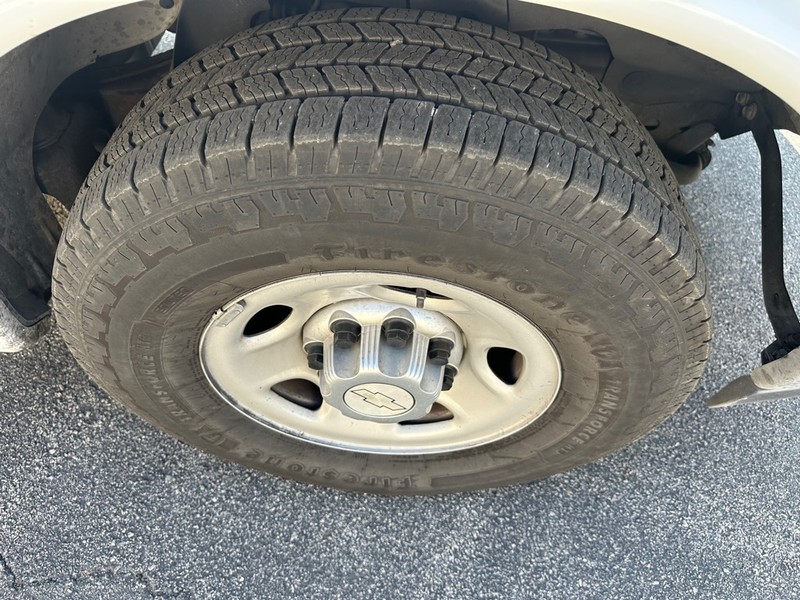 Chevrolet Express Commercial Cutaway Vehicle Full-screen Gallery Image 07