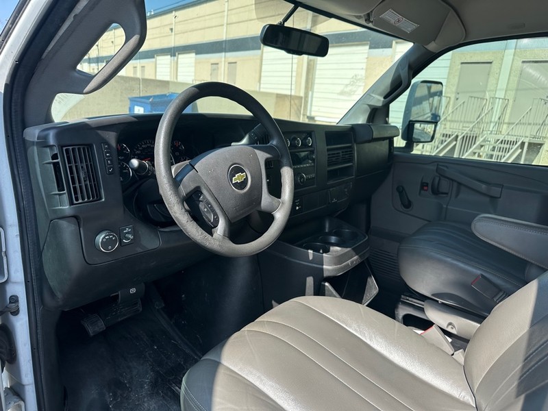 Chevrolet Express Commercial Cutaway Vehicle Full-screen Gallery Image 13