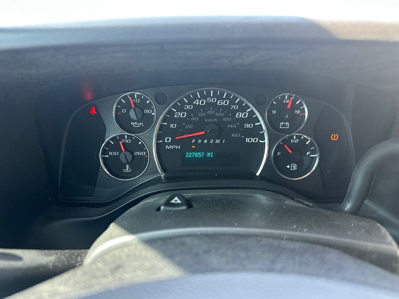 Chevrolet Express Commercial Cutaway Vehicle Full-screen Gallery Image 14