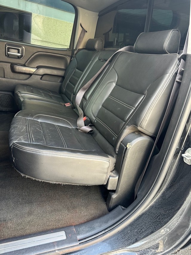 GMC Sierra 2500HD Vehicle Full-screen Gallery Image 11