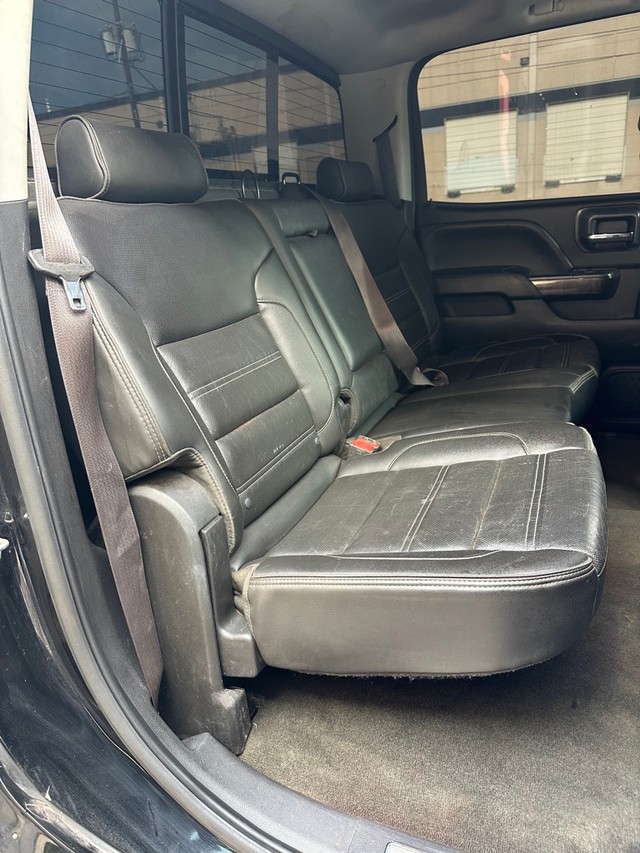 GMC Sierra 2500HD Vehicle Full-screen Gallery Image 13