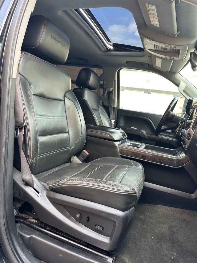 GMC Sierra 2500HD Vehicle Full-screen Gallery Image 17