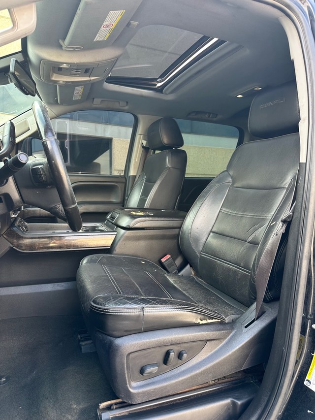 GMC Sierra 2500HD Vehicle Full-screen Gallery Image 19