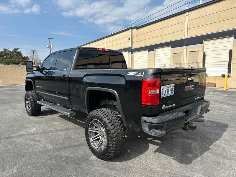 GMC Sierra 2500HD Vehicle Full-screen Gallery Image 4