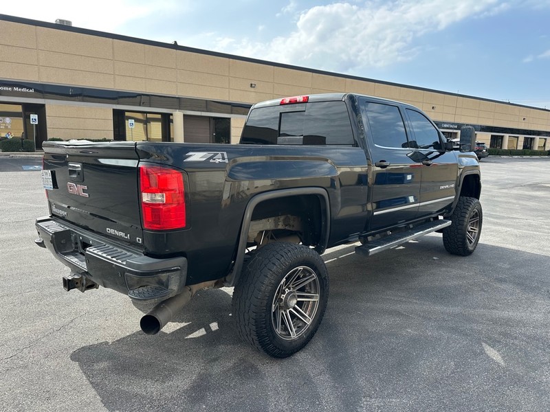 GMC Sierra 2500HD Vehicle Full-screen Gallery Image 5