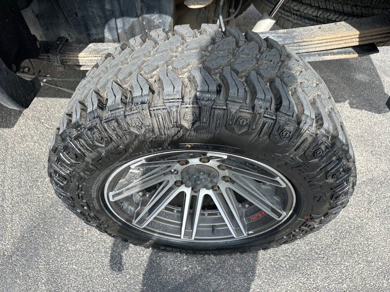 GMC Sierra 2500HD Vehicle Full-screen Gallery Image 10