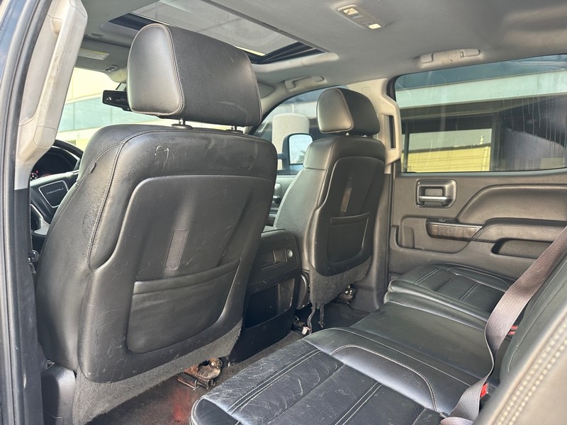 GMC Sierra 2500HD Vehicle Full-screen Gallery Image 12