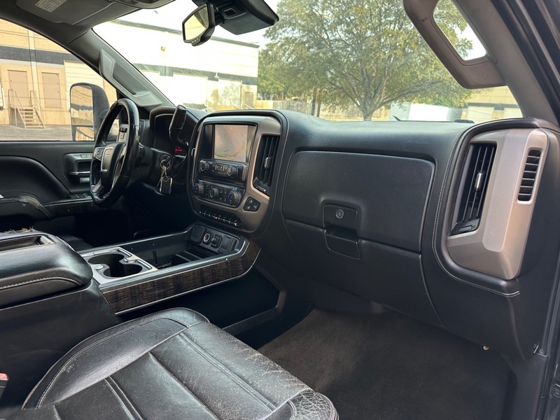 GMC Sierra 2500HD Vehicle Full-screen Gallery Image 18