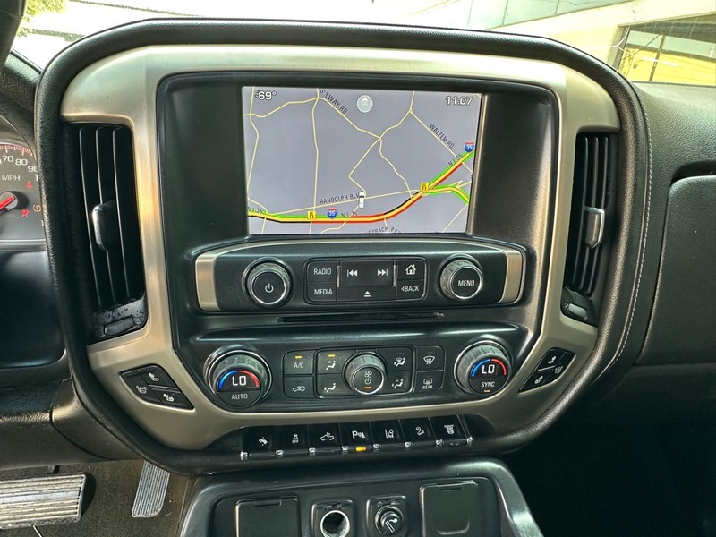 GMC Sierra 2500HD Vehicle Full-screen Gallery Image 21