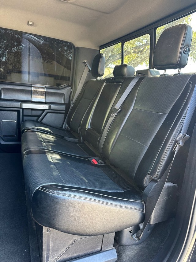 Ford Super Duty F-350 SRW Vehicle Full-screen Gallery Image 11