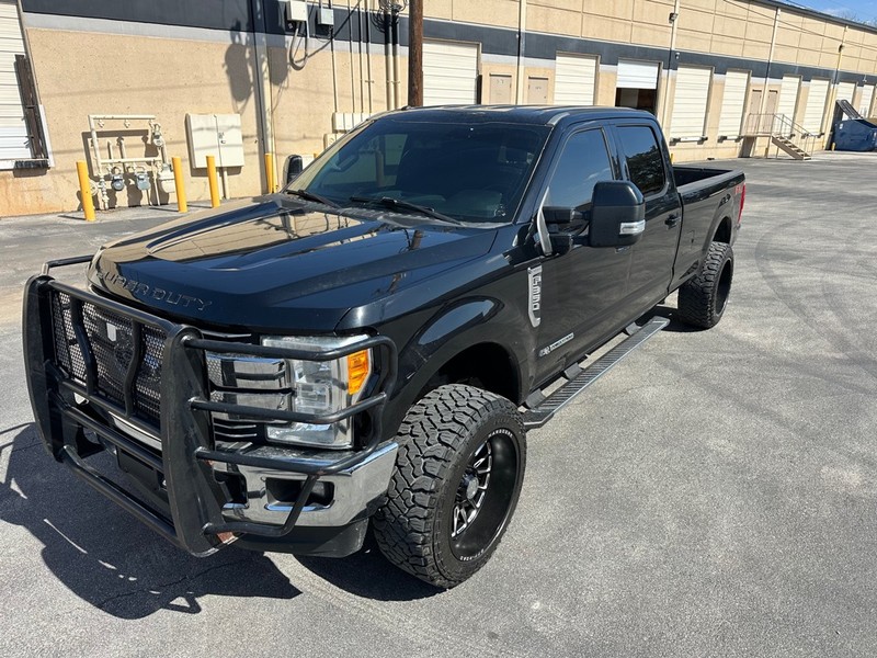 Ford Super Duty F-350 SRW Vehicle Full-screen Gallery Image 2