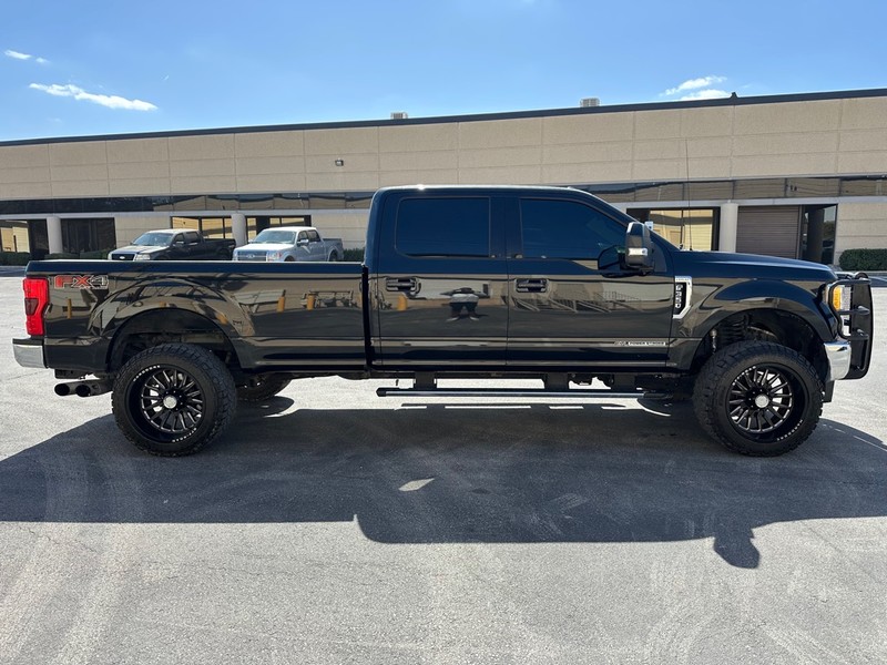 Ford Super Duty F-350 SRW Vehicle Full-screen Gallery Image 6