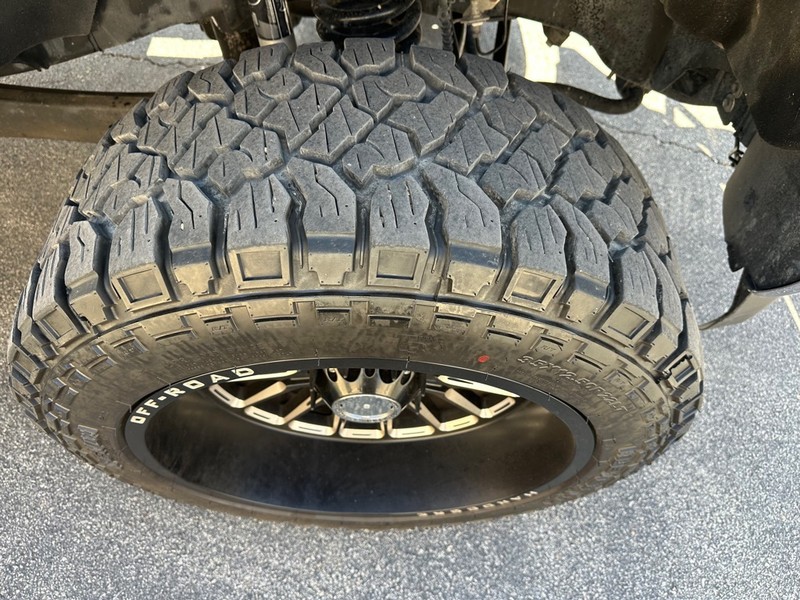 Ford Super Duty F-350 SRW Vehicle Full-screen Gallery Image 9