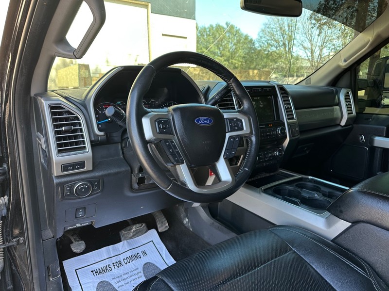 Ford Super Duty F-350 SRW Vehicle Full-screen Gallery Image 17