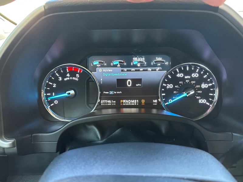 Ford Super Duty F-350 SRW Vehicle Full-screen Gallery Image 19