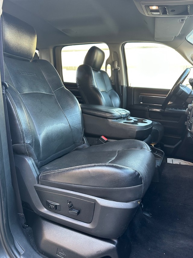 Ram 2500 Vehicle Full-screen Gallery Image 14