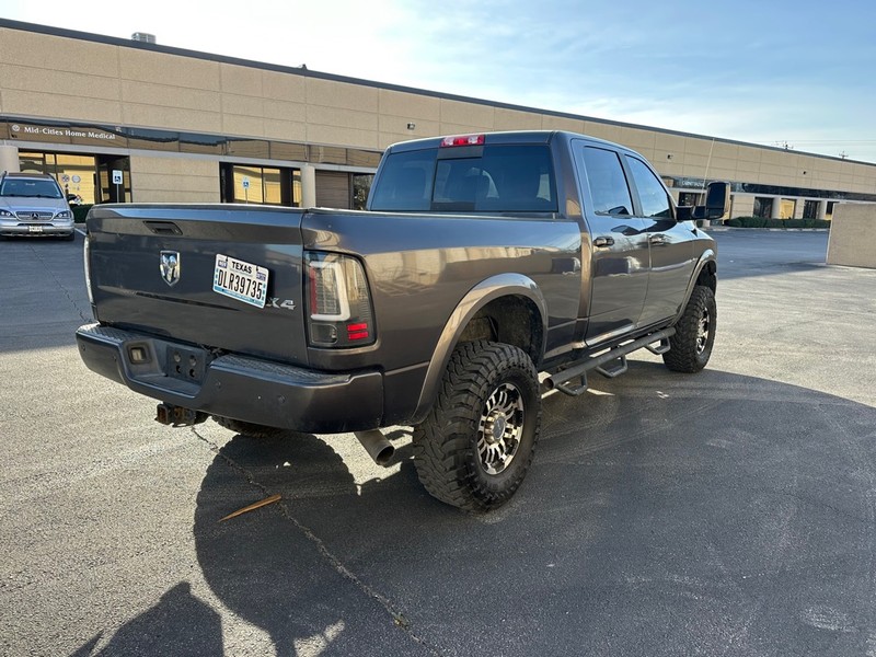 Ram 2500 Vehicle Full-screen Gallery Image 5