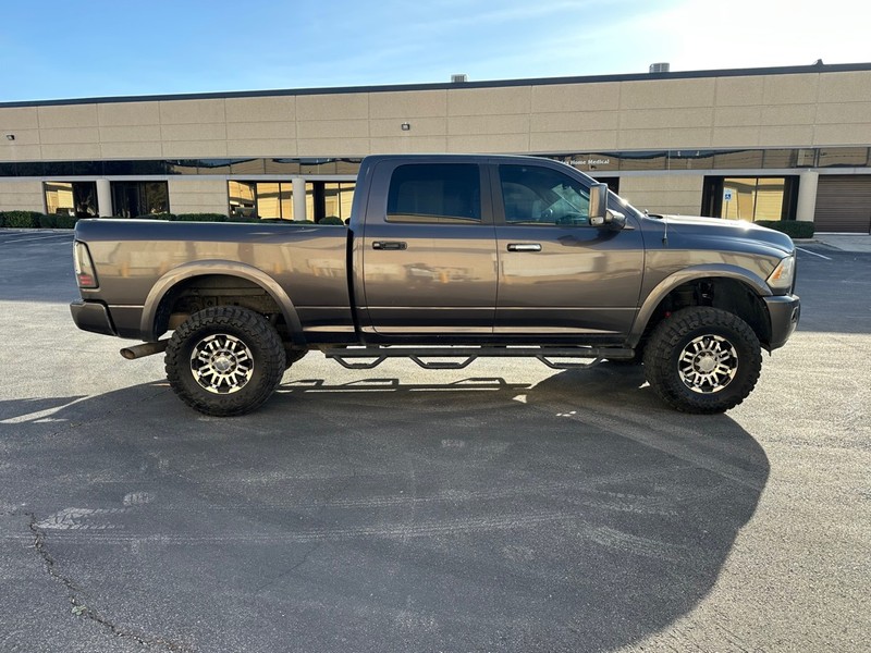 Ram 2500 Vehicle Full-screen Gallery Image 6