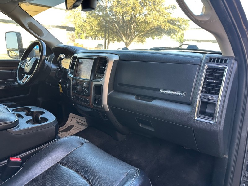 Ram 2500 Vehicle Full-screen Gallery Image 15