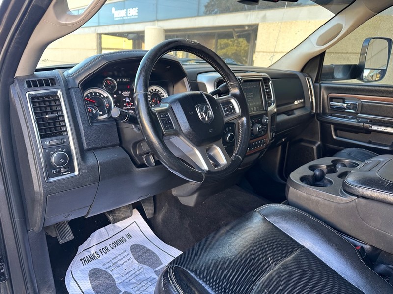 Ram 2500 Vehicle Full-screen Gallery Image 17