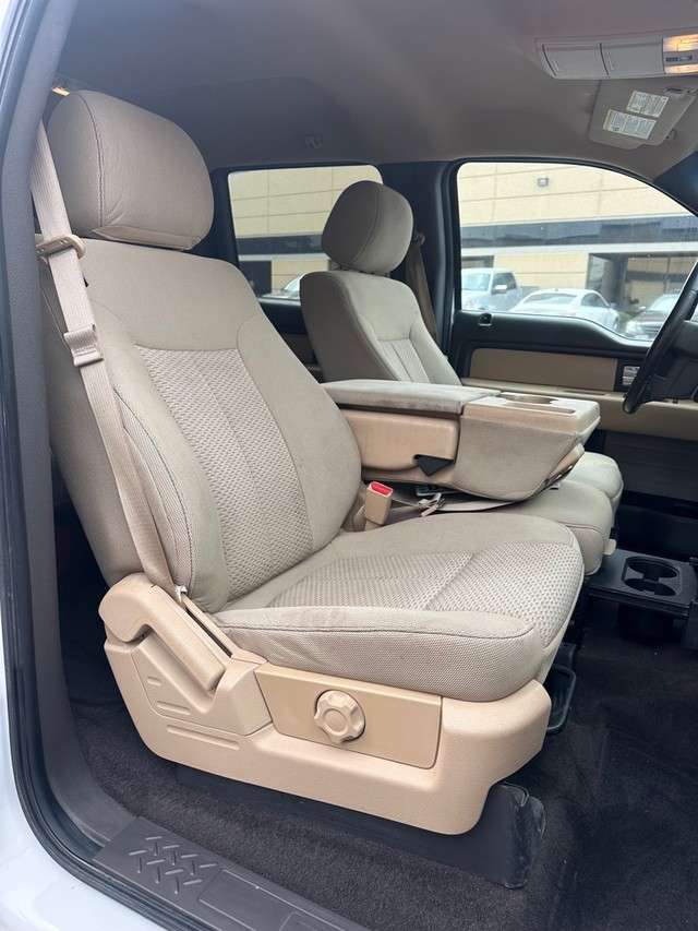 Ford F-150 Vehicle Full-screen Gallery Image 13