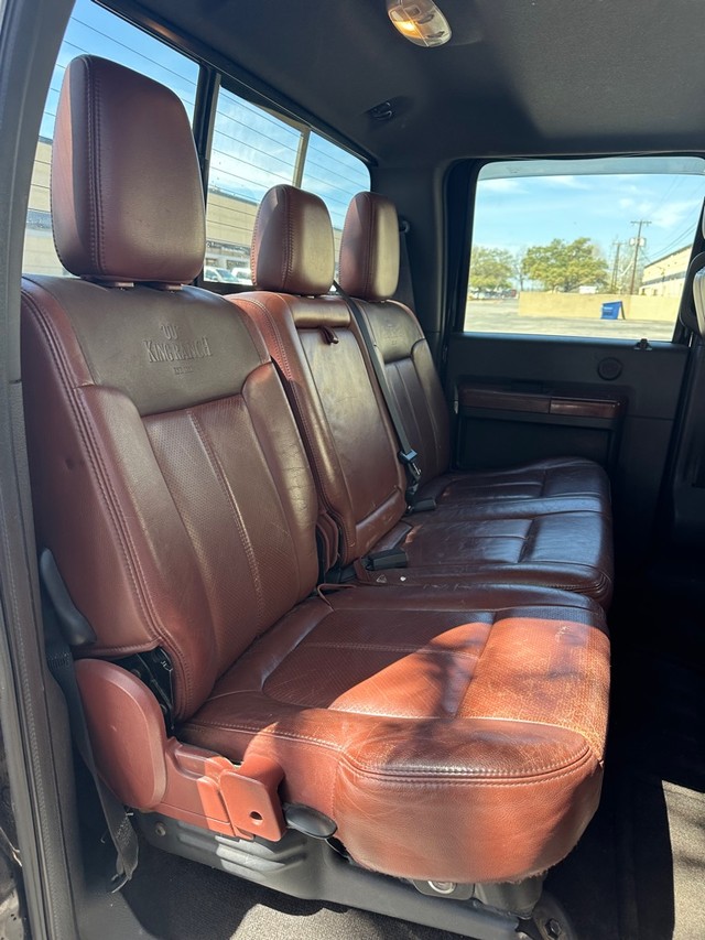 Ford Super Duty F-350 SRW Vehicle Full-screen Gallery Image 11