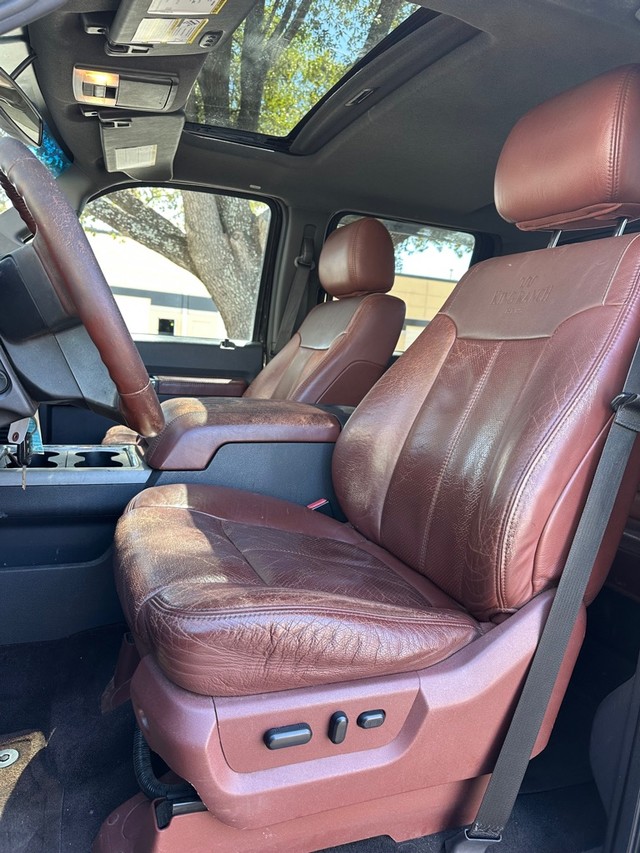 Ford Super Duty F-350 SRW Vehicle Full-screen Gallery Image 16