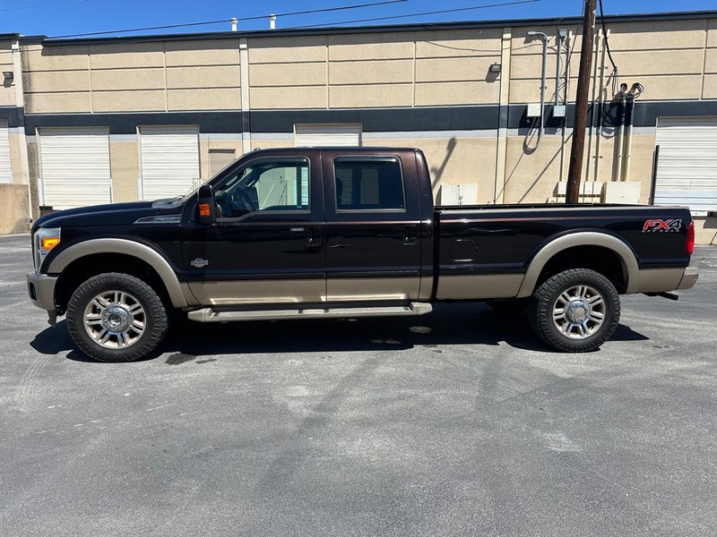 Ford Super Duty F-350 SRW Vehicle Full-screen Gallery Image 03