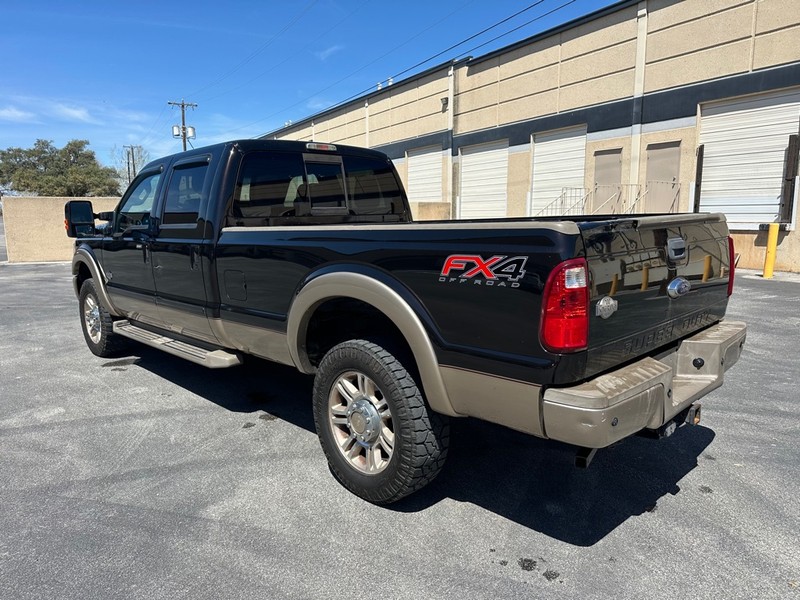 Ford Super Duty F-350 SRW Vehicle Full-screen Gallery Image 04