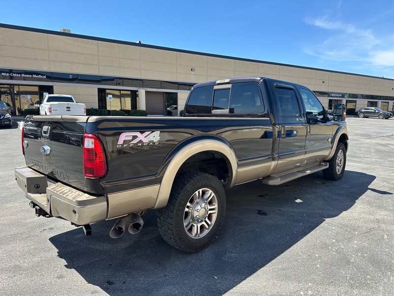 Ford Super Duty F-350 SRW Vehicle Full-screen Gallery Image 05