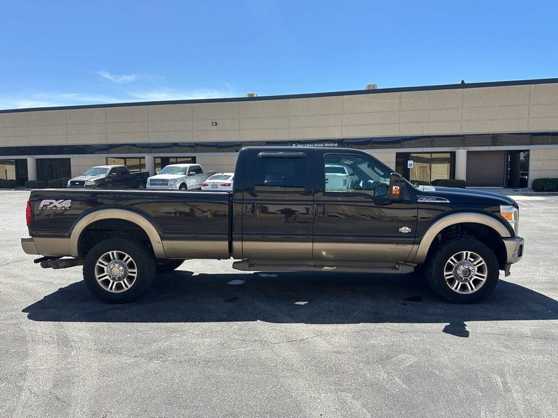 Ford Super Duty F-350 SRW Vehicle Full-screen Gallery Image 06