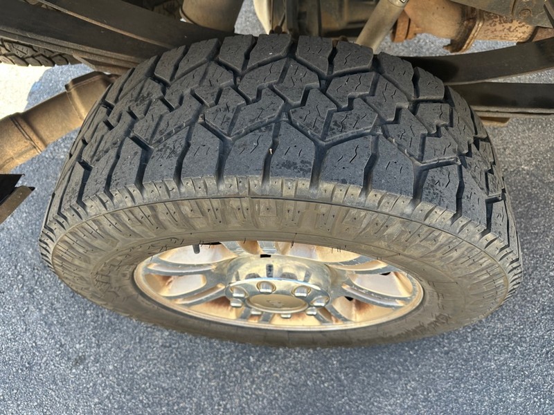 Ford Super Duty F-350 SRW Vehicle Full-screen Gallery Image 09