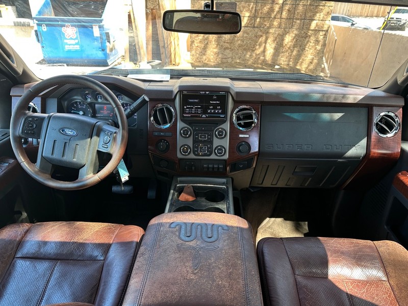 Ford Super Duty F-350 SRW Vehicle Full-screen Gallery Image 12