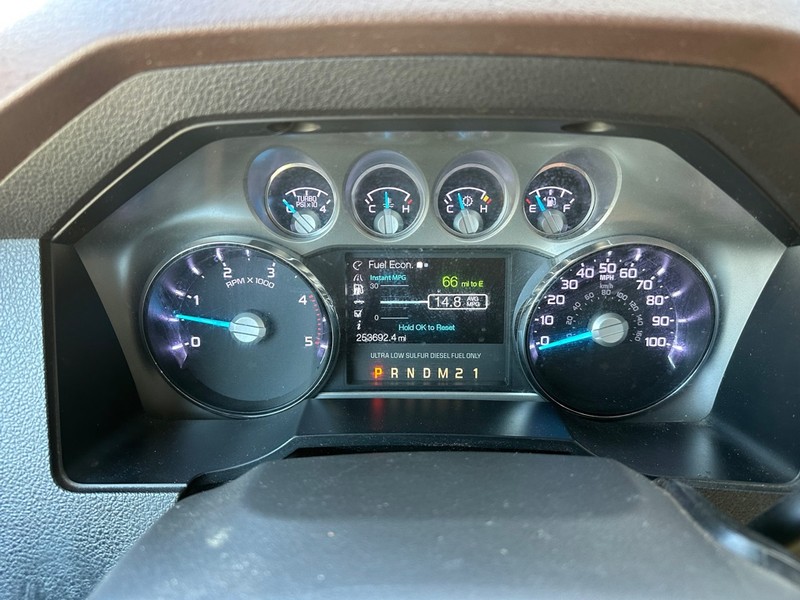 Ford Super Duty F-350 SRW Vehicle Full-screen Gallery Image 19