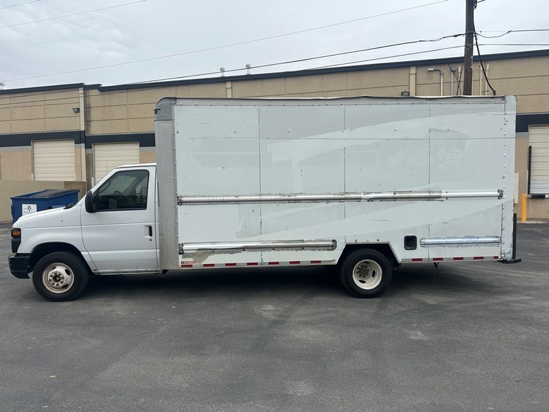 Ford Econoline Commercial Cutaway Vehicle Full-screen Gallery Image 02