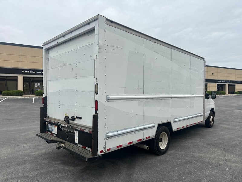 Ford Econoline Commercial Cutaway Vehicle Full-screen Gallery Image 04