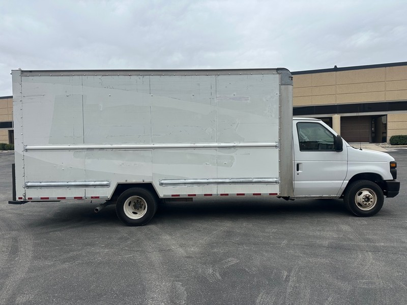 Ford Econoline Commercial Cutaway Vehicle Full-screen Gallery Image 05