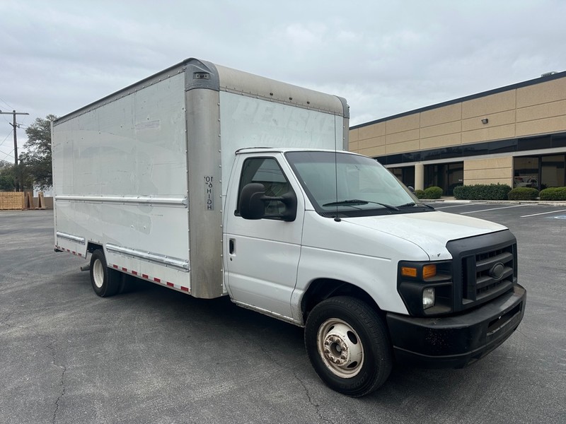 Ford Econoline Commercial Cutaway Vehicle Full-screen Gallery Image 06