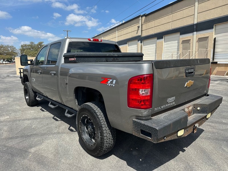 Chevrolet Silverado 2500HD Vehicle Full-screen Gallery Image 4