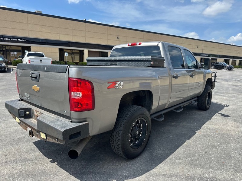 Chevrolet Silverado 2500HD Vehicle Full-screen Gallery Image 5