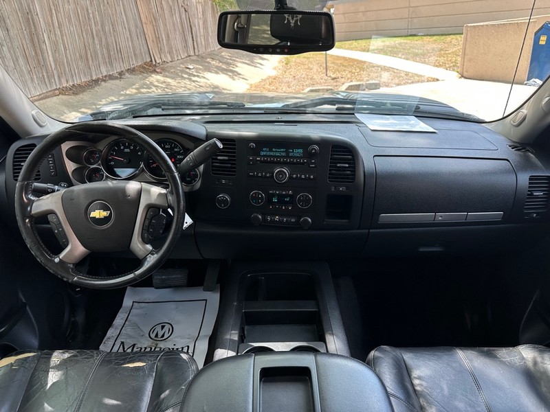 Chevrolet Silverado 2500HD Vehicle Full-screen Gallery Image 13