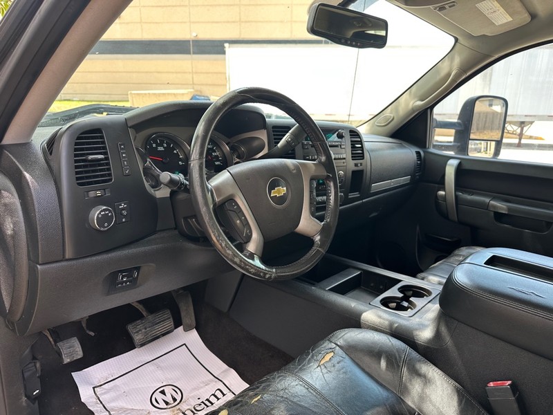 Chevrolet Silverado 2500HD Vehicle Full-screen Gallery Image 17