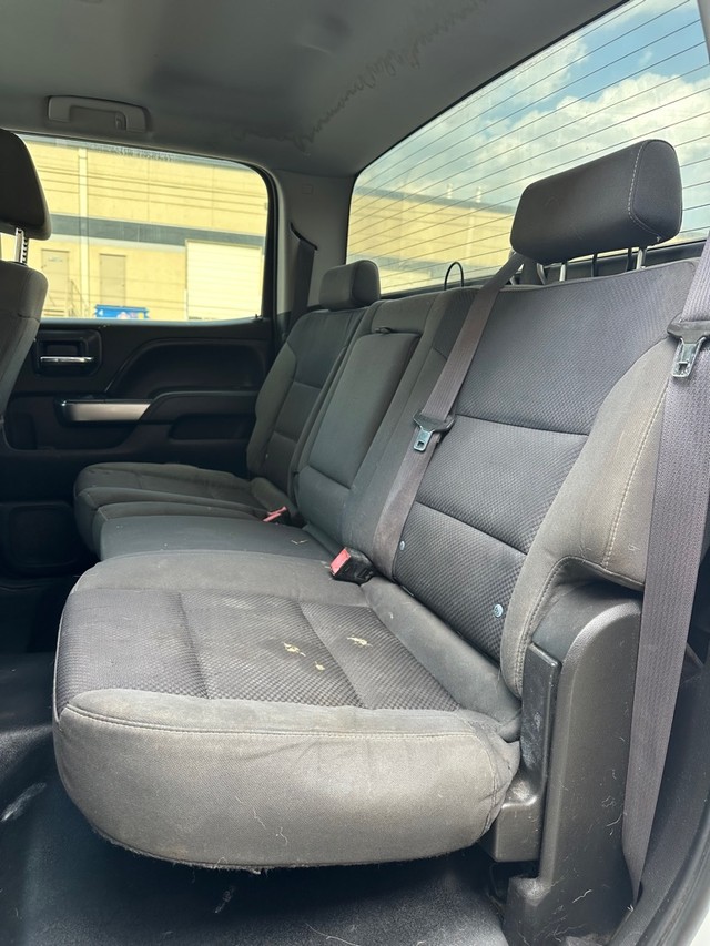 Chevrolet Silverado 2500HD Vehicle Full-screen Gallery Image 9