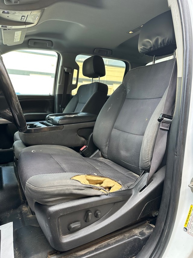 Chevrolet Silverado 2500HD Vehicle Full-screen Gallery Image 14